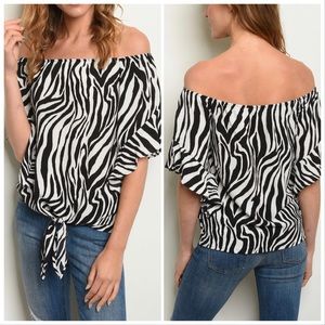 ⚡️BEST SELLING ⚡️Black white animal print- top